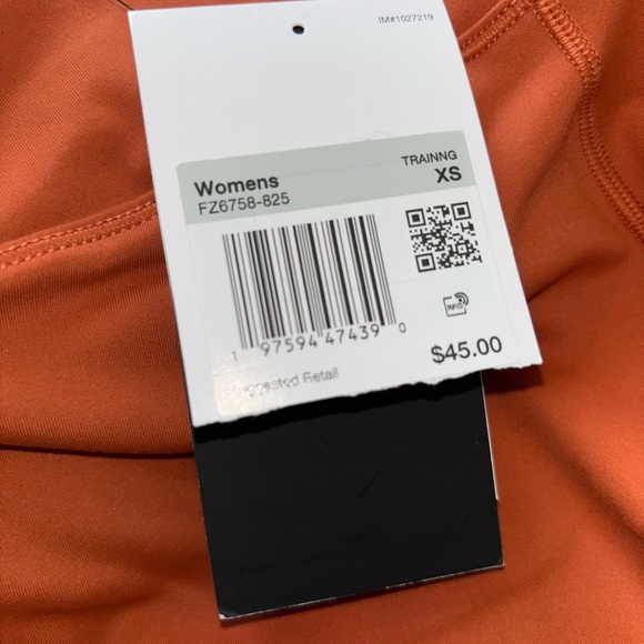 Nike Women's One High-Waisted 8in Biker Shorts With Pockets Dri-Fit - XS - Picture 3 of 3